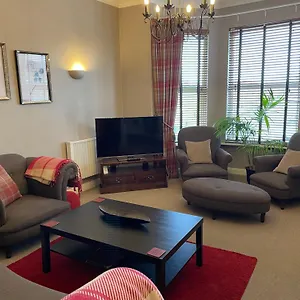 Number 10 Service - Danes Apartment
