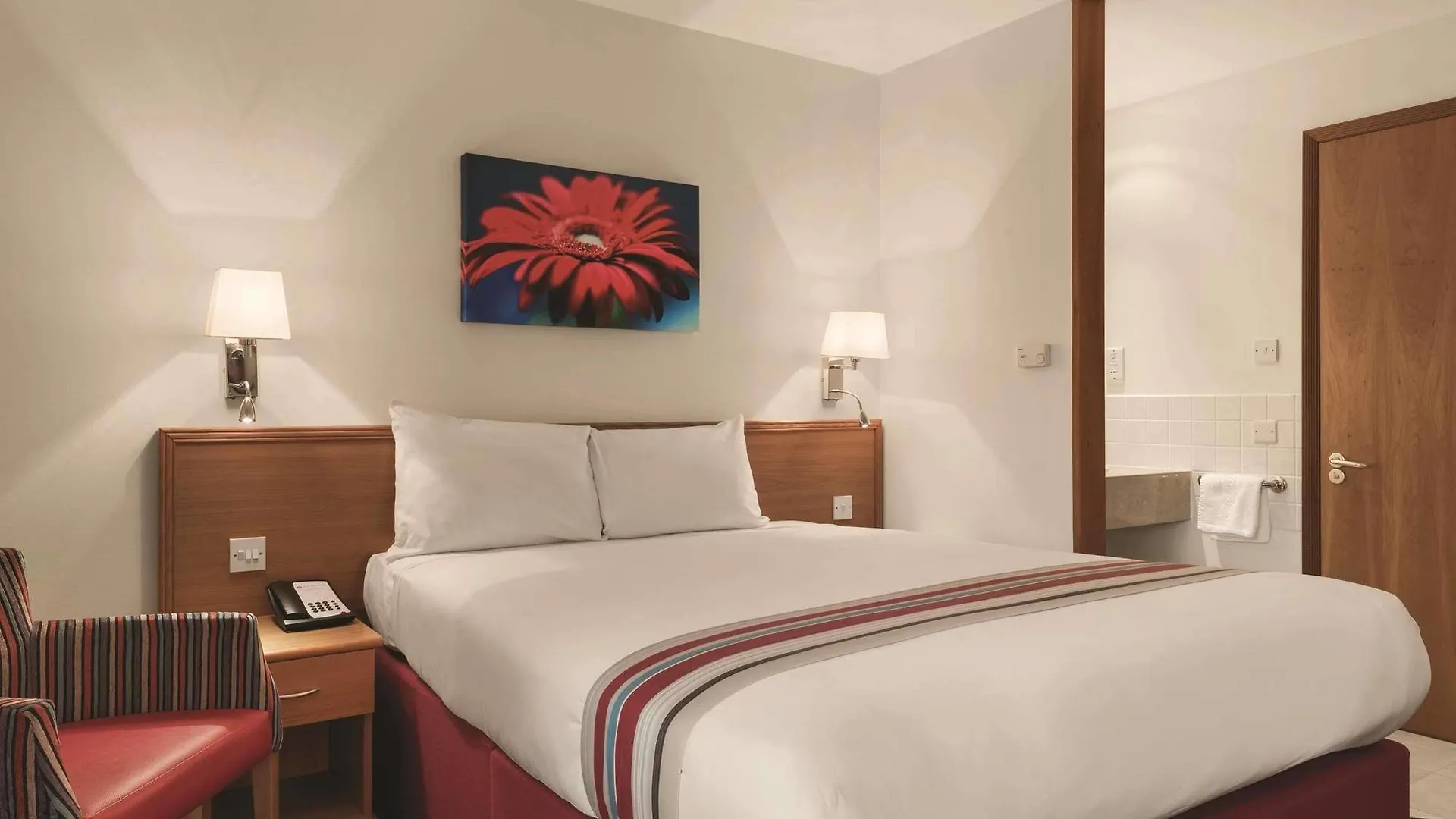 Ramada Cambridge Hotel Fen Drayton 4*,